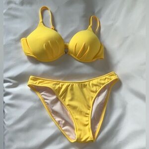 Venus - Bikini 👙- Size M